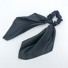 Load image into Gallery viewer, Scrunchies Rondine Raso Nero
